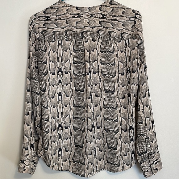 WOMENS EXPRESS EXTRA SMALL SNAKE PATTERN BUTTON UP SHIRT - Picture 3 of 3